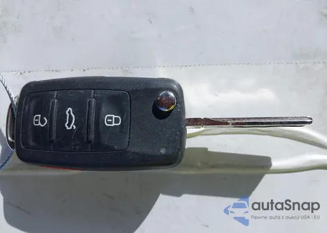 2014 Volkswagen Beetle 1.8T z USA, uszkodzony, nr VIN 3VW517AT1EM820299